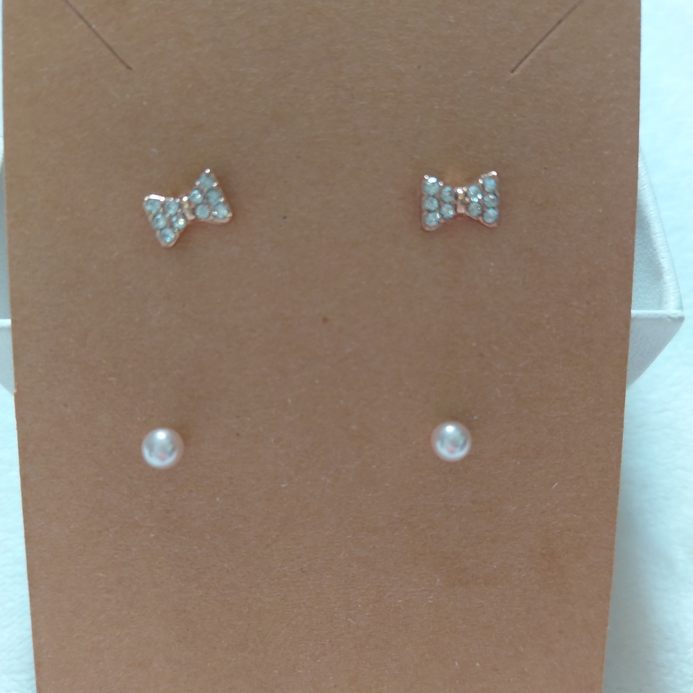 New No Boundaries Gold Bow and Pearl Stud Earring Set